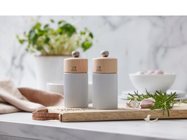 Peugeot Salt- og peberkværnsæt 12 cm i bøg og grå aluminium, Line